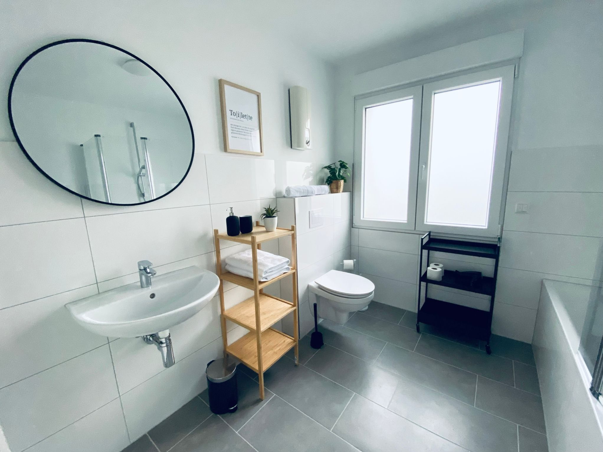 Modernes Badezimmer der Ferienwohnung Suitedreams Duisburg